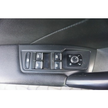 Volkswagen Taos  SUV 2016,  2.0 diesel, automat - Na sprzedaż za 73 900 zł - Gniezno - zdjęcie 9