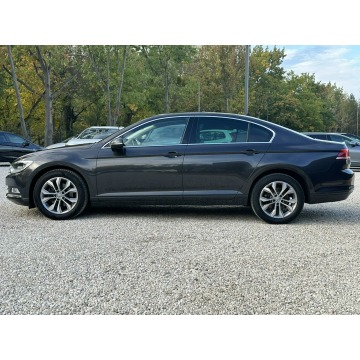 Volkswagen Passat  Sedan/Limuzyna 2018,  2.0 diesel, automat - Na sprzedaż za 67 800 zł - Pęcice - zdjęcie 5