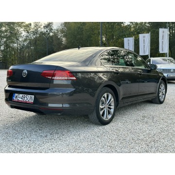 Volkswagen Passat  Sedan/Limuzyna 2018,  2.0 diesel, automat - Na sprzedaż za 67 800 zł - Pęcice - zdjęcie 8