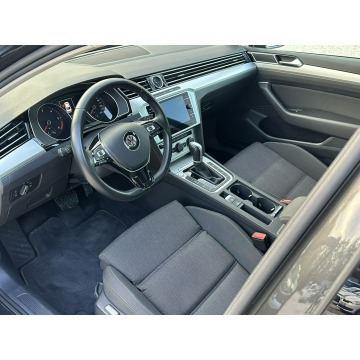 Volkswagen Passat  Sedan/Limuzyna 2018,  2.0 diesel, automat - Na sprzedaż za 67 800 zł - Pęcice - zdjęcie 12