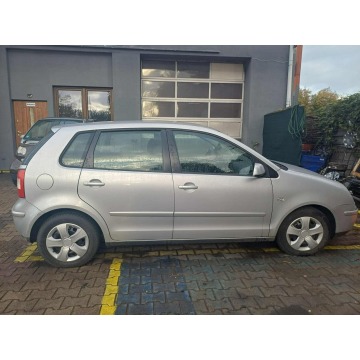 Volkswagen Polo  Hatchback 2005,  1.2 benzyna - Na sprzedaż za 6 300,00 zł - Śrem - zdjęcie 3