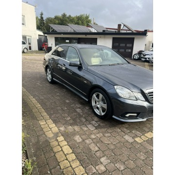 Mercedes - Benz E-klasa  Sedan/Limuzyna 2010,  3.5 benzyna, automat - Na sprzedaż za 47 900 zł - Słupsk - zdjęcie 4