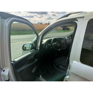 Mercedes - Benz Vito  Bus 2016,  2.1 diesel, automat - Na sprzedaż za 117 900 zł - Burzenin - zdjęcie 9