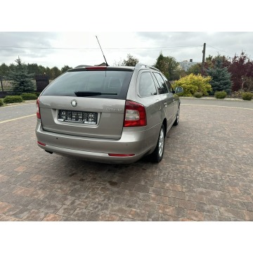 Skoda Octavia 2010,  1.8 benzyna, automat - Na sprzedaż za 17 800 zł - Lipówki - zdjęcie 9