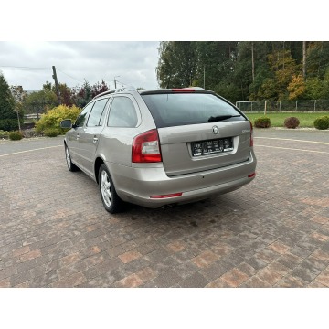 Skoda Octavia 2010,  1.8 benzyna, automat - Na sprzedaż za 17 800 zł - Lipówki - zdjęcie 7