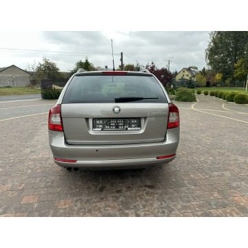 Skoda Octavia 2010,  1.8 benzyna, automat - Na sprzedaż za 17 800 zł - Lipówki - zdjęcie 8
