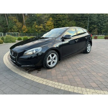 Volvo V40  Hatchback 2015,  1.6 diesel, automat - Na sprzedaż za 43 800 zł - Lipówki - zdjęcie 4