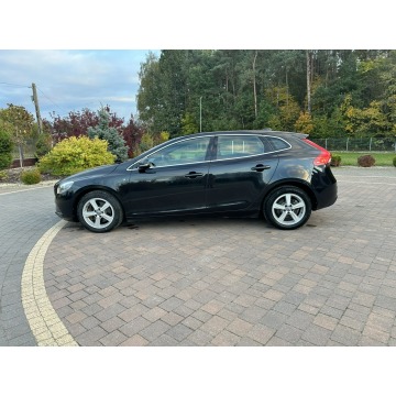 Volvo V40  Hatchback 2015,  1.6 diesel, automat - Na sprzedaż za 43 800 zł - Lipówki - zdjęcie 6