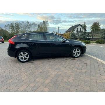 Volvo V40  Hatchback 2015,  1.6 diesel, automat - Na sprzedaż za 43 800 zł - Lipówki - zdjęcie 12