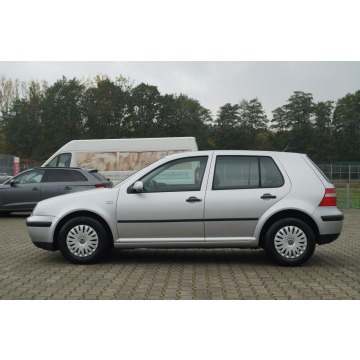 Volkswagen Golf  Hatchback 2002,  1.4 benzyna - Na sprzedaż za 10 900 zł - Goczałkowice-Zdrój - zdjęcie 9