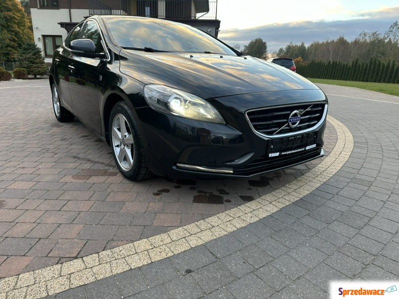Volvo V40  Hatchback 2015,  1.6 diesel, automat - Na sprzedaż za 43 800 zł - Lipówki