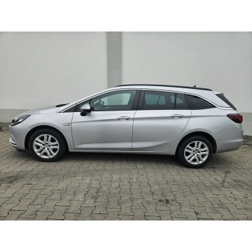 Opel Astra  Kombi 2016,  1.6 diesel - Na sprzedaż za 37 641 zł - Rybnik - zdjęcie 9