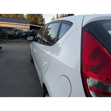 Hyundai i30  Hatchback 2009,  2.0 diesel - Na sprzedaż za 13 500 zł - Gdów - zdjęcie 4