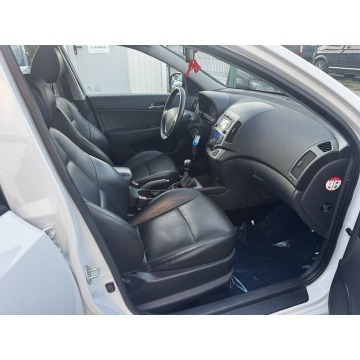 Hyundai i30  Hatchback 2009,  2.0 diesel - Na sprzedaż za 13 500 zł - Gdów - zdjęcie 9