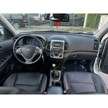 Hyundai i30  Hatchback 2009,  2.0 diesel - Na sprzedaż za 13 500 zł - Gdów - zdjęcie 11