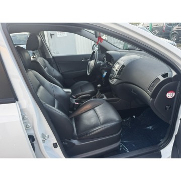 Hyundai i30  Hatchback 2009,  2.0 diesel - Na sprzedaż za 13 500 zł - Gdów - zdjęcie 12