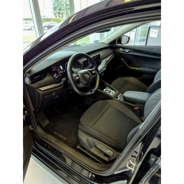 Skoda Octavia 2021,  1.5 benzyna, automat - Na sprzedaż za 62 900 zł - Kraków - zdjęcie 9
