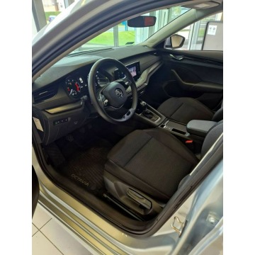 Skoda Octavia  Sedan/Limuzyna 2022,  1.5 benzyna - Na sprzedaż za 69 900 zł - Kraków - zdjęcie 9