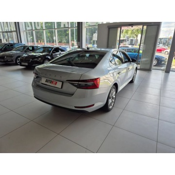 Skoda Superb  Sedan/Limuzyna 2022,  2.0 benzyna, automat - Na sprzedaż za 93 900 zł - Kraków - zdjęcie 3