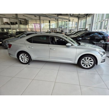 Skoda Superb  Sedan/Limuzyna 2022,  2.0 benzyna, automat - Na sprzedaż za 93 900 zł - Kraków - zdjęcie 2