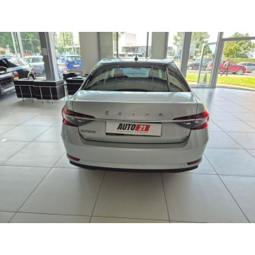 Skoda Superb  Sedan/Limuzyna 2022,  2.0 benzyna, automat - Na sprzedaż za 93 900 zł - Kraków - zdjęcie 4
