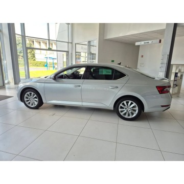 Skoda Superb  Sedan/Limuzyna 2022,  2.0 benzyna, automat - Na sprzedaż za 93 900 zł - Kraków - zdjęcie 6