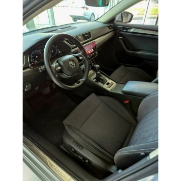 Skoda Superb  Sedan/Limuzyna 2022,  2.0 benzyna, automat - Na sprzedaż za 93 900 zł - Kraków - zdjęcie 9