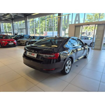 Skoda Superb  Sedan/Limuzyna 2022,  2.0 benzyna, automat - Na sprzedaż za 79 900 zł - Kraków - zdjęcie 3