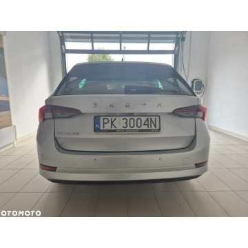 Skoda Octavia 2022,  2.0 benzyna, automat - Na sprzedaż za 86 900 zł - Kraków - zdjęcie 9