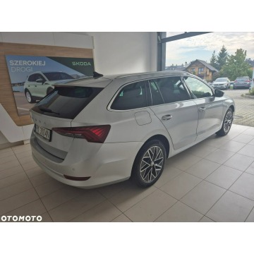 Skoda Octavia 2022,  2.0 benzyna, automat - Na sprzedaż za 86 900 zł - Kraków - zdjęcie 7