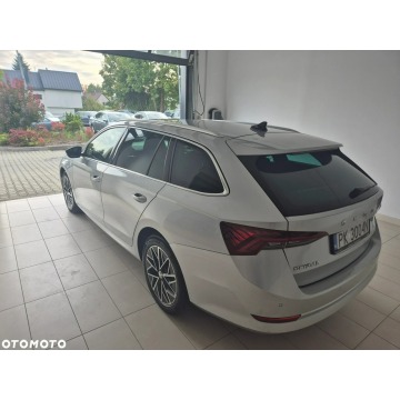 Skoda Octavia 2022,  2.0 benzyna, automat - Na sprzedaż za 86 900 zł - Kraków - zdjęcie 10
