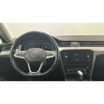 Volkswagen Passat  Kombi 2020,  2.0 diesel, automat - Na sprzedaż za 76 600 zł - Warszawa - zdjęcie 9