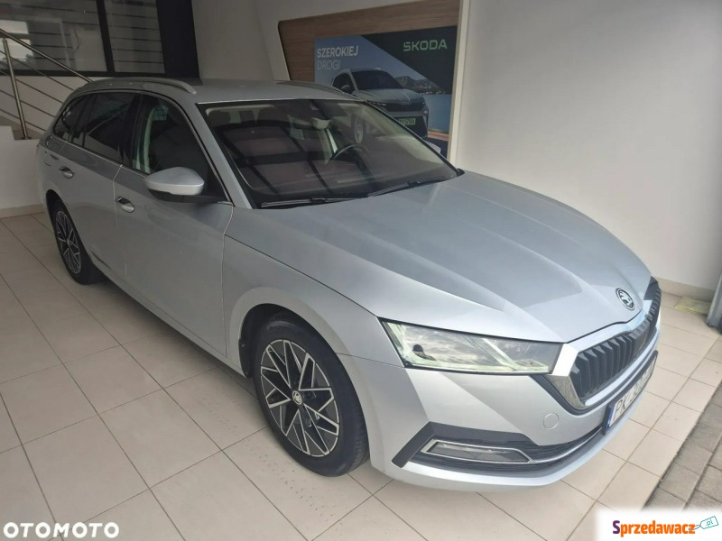 Skoda Octavia 2022,  2.0 benzyna, automat - Na sprzedaż za 86 900 zł - Kraków
