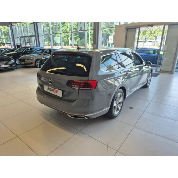 Volkswagen Passat 2022,  1.5 benzyna, automat - Na sprzedaż za 77 900 zł - Kraków - zdjęcie 3