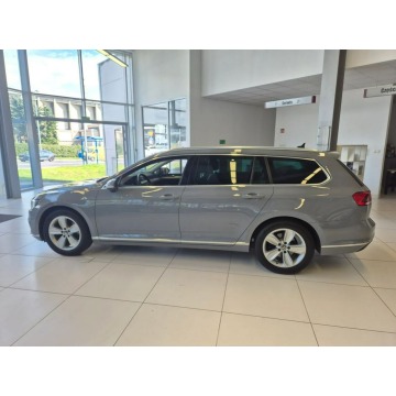 Volkswagen Passat 2022,  1.5 benzyna, automat - Na sprzedaż za 77 900 zł - Kraków - zdjęcie 6