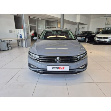 Volkswagen Passat 2022,  1.5 benzyna, automat - Na sprzedaż za 77 900 zł - Kraków - zdjęcie 8