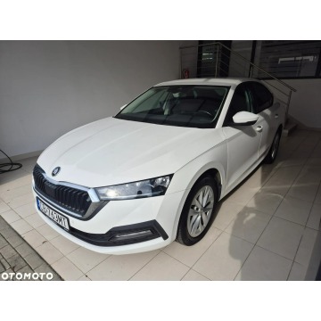 Skoda Octavia  Sedan/Limuzyna 2021,  1.5 benzyna - Na sprzedaż za 57 900 zł - Kraków - zdjęcie 2