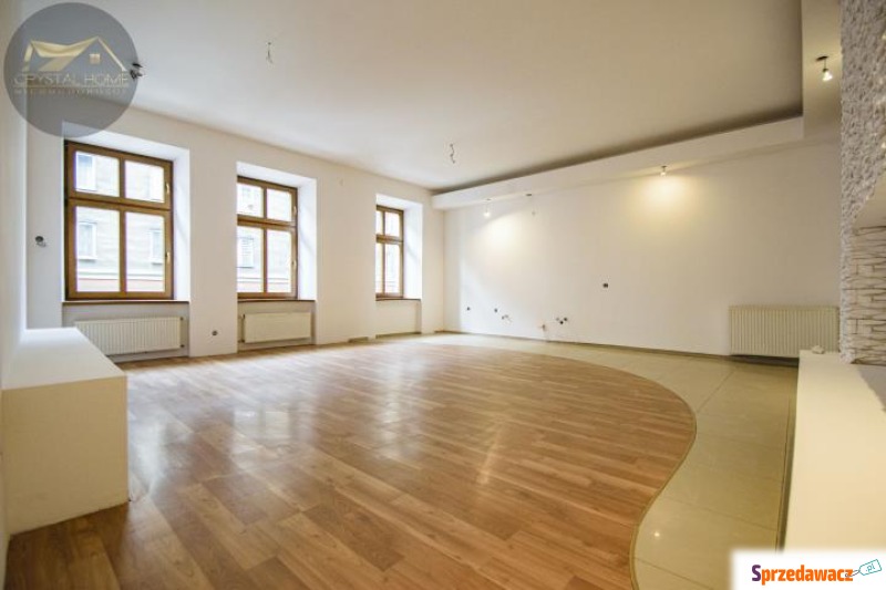98M2/ 3 POKOJE/ I PIĘTRO/ CENTRUM