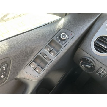 Volkswagen Tiguan  SUV 2010,  2.0 diesel, automat - Na sprzedaż za 33 999 zł - Gostyń - zdjęcie 11
