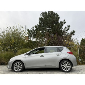 Toyota Auris - Hybryda niski przebieg oryginalny lakier !!!