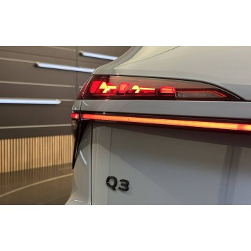 Audi Q3  SUV 2026,  2.0 benzyna, automat - Na sprzedaż za 251 830 zł - Warszawa - zdjęcie 7