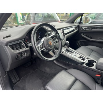 Porsche Macan  SUV 2017,  2.0 benzyna, automat - Na sprzedaż za 99 000 zł - Słupsk - zdjęcie 9