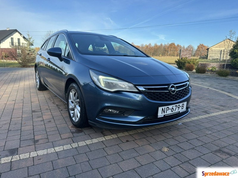 Opel Astra 2017,  1.0 benzyna - Na sprzedaż za 29 800 zł - Lipówki