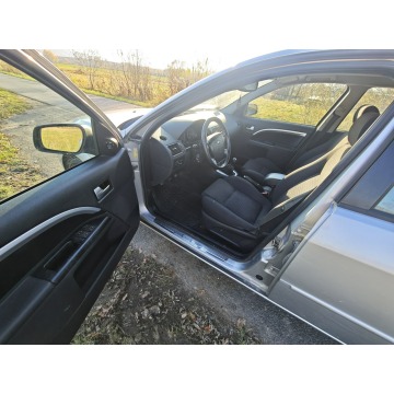 Ford Mondeo  Hatchback 2004,  1.8 benzyna - Na sprzedaż za 4 200,00 zł - Rząśnik - zdjęcie 6