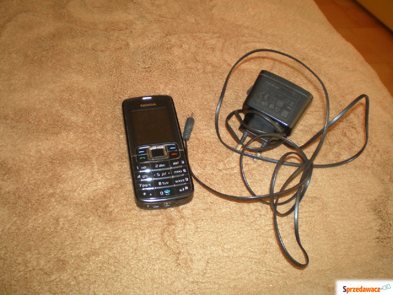 Sprzedam telefon Nokia z ładow...