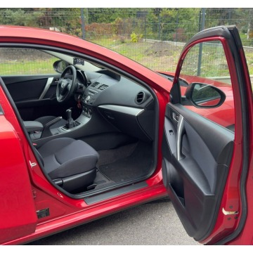 Mazda 3  Hatchback 2011,  1.6 benzyna - Na sprzedaż za 25 000 zł - Ruda Śląska - zdjęcie 9
