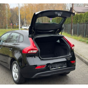 Volvo V40  Liftback 2017,  2.0 benzyna - Na sprzedaż za 45 000 zł - Ruda Śląska - zdjęcie 9