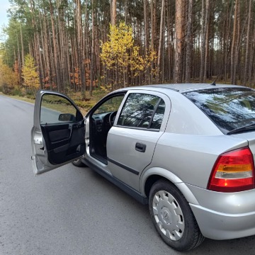 Opel Astra  Sedan/Limuzyna 2004,  1.6 benzyna - Na sprzedaż za 5 990,00 zł - Mińsk Mazowiecki - zdjęcie 3