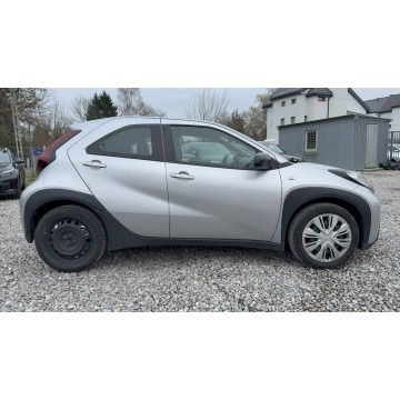 Toyota Aygo  Hatchback 2022,  1.0 benzyna, automat - Na sprzedaż za 54 735 zł - Warszawa - zdjęcie 2