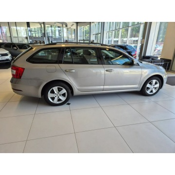 Skoda Octavia 2018,  1.5 benzyna, automat - Na sprzedaż za 47 900 zł - Kraków - zdjęcie 2